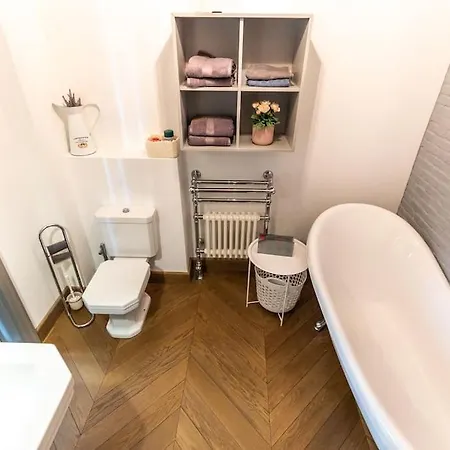 Luxury Andrassy 2 Bedroom Apartment