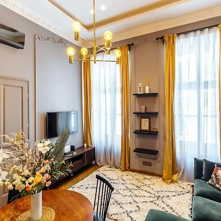 Luxury Andrassy 2 Bedroom Apartment Budapest