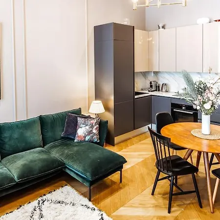 Luxury Andrassy 2 Bedroom Apartment Budapest