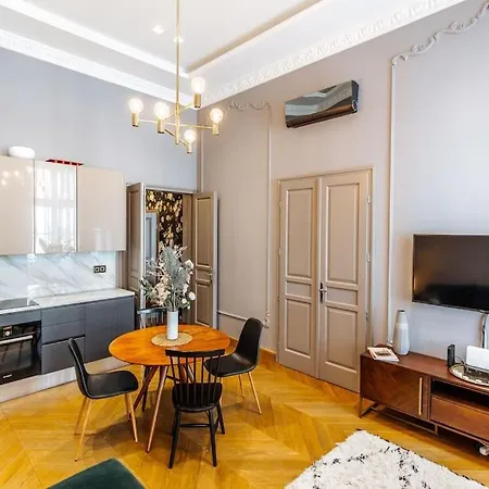 Luxury Andrassy 2 Bedroom Apartment