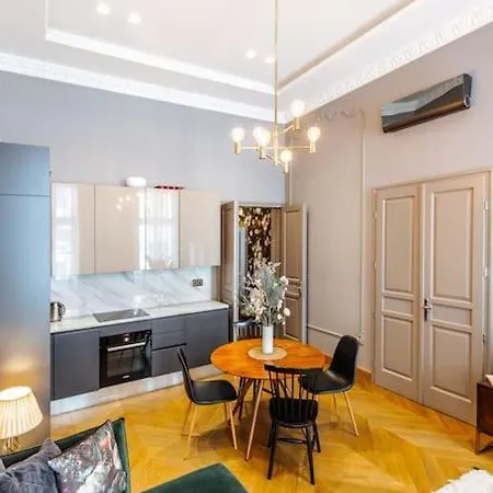 Apartment Luxury Andrassy 2 Bedroom Budapest