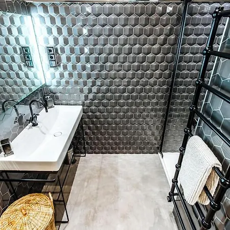 Apartment Luxury Andrassy 2 Bedroom *