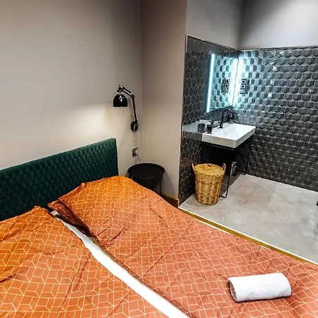 Luxury Andrassy 2 Bedroom Budapest